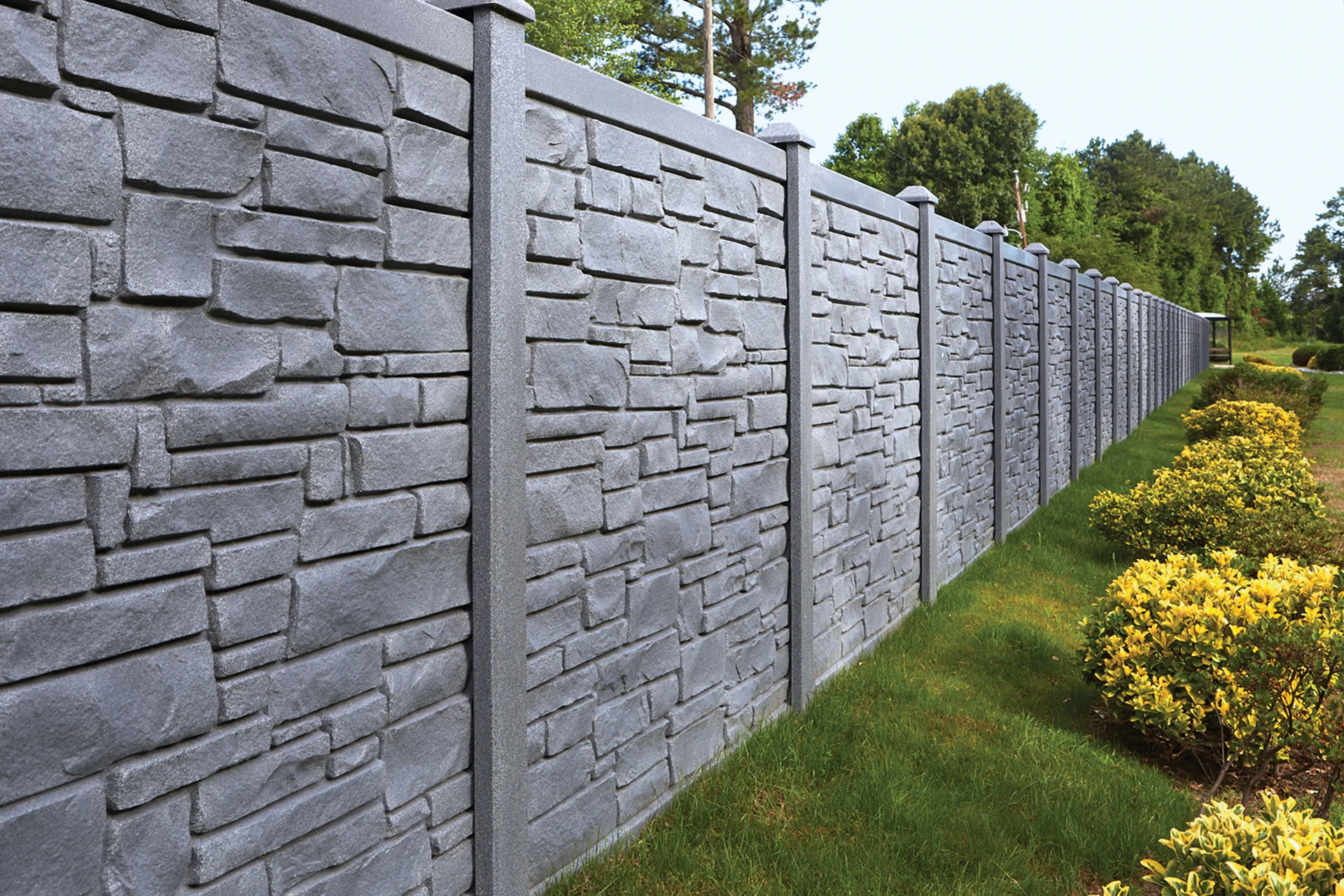 Cedar board-on-board solid privacy fence cost — Grain Valley, MO — RKC Wood Care Pros